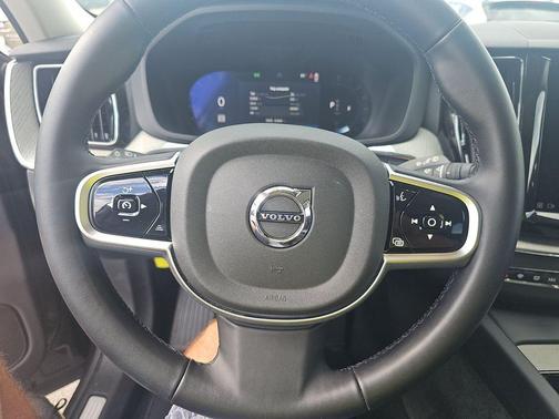 2025 Volvo XC60 B5 Plus
