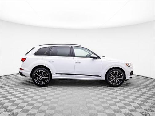 2022 Audi Q7 55 Premium Plus