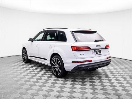 2022 Audi Q7 55 Premium Plus