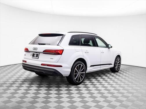 2022 Audi Q7 55 Premium Plus