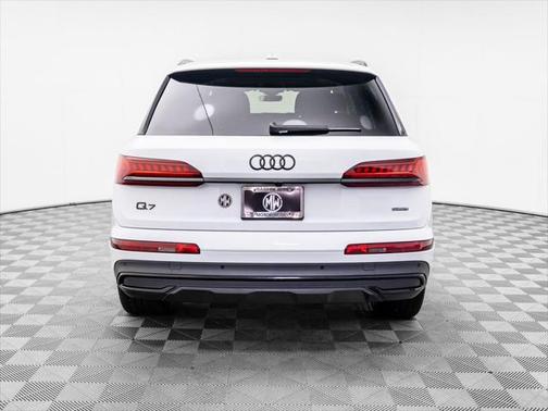 2022 Audi Q7 55 Premium Plus