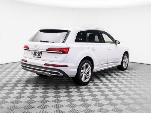 2022 Audi Q7 55 Premium Plus