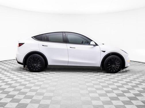 2022 Tesla Model Y Long Range Dual Motor All-Wheel Drive