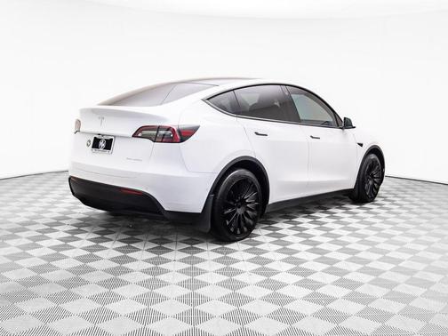 2022 Tesla Model Y Long Range Dual Motor All-Wheel Drive