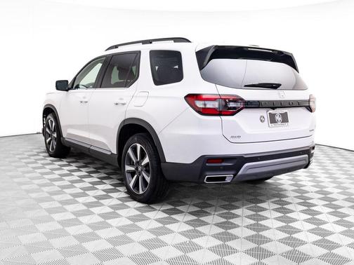2023 Honda Pilot Touring 8-Passenger