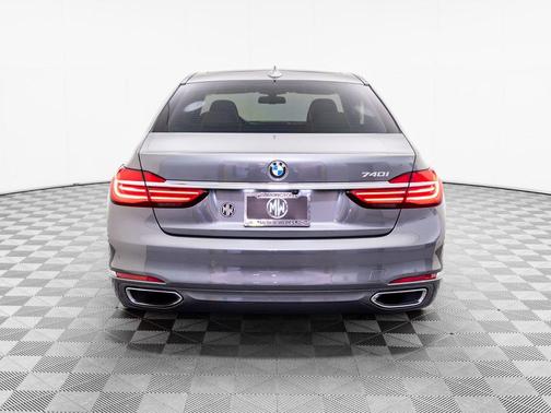 2016 BMW 740 740i