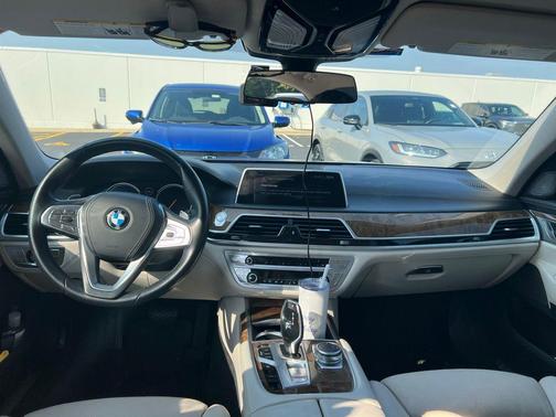 2016 BMW 740 740i