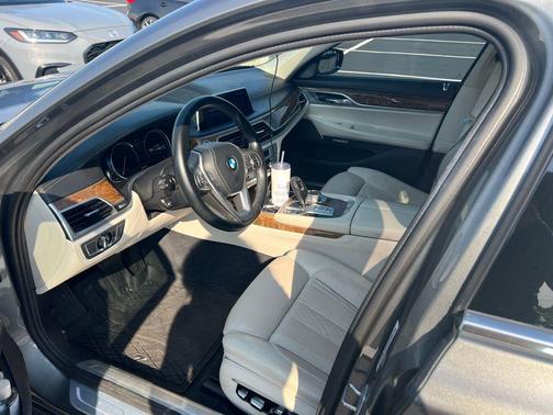 2016 BMW 740 740i