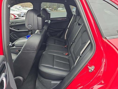 2022 Porsche Macan S