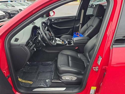 2022 Porsche Macan S