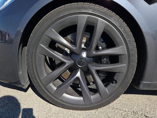 2021 Tesla Model S Plaid