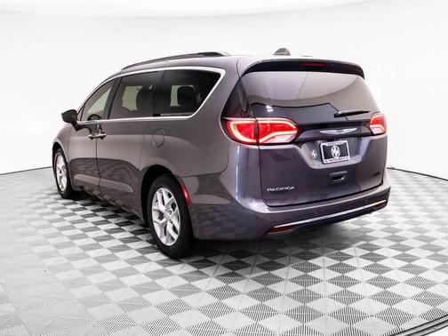 Granite Crystal Metallic Clearcoat 2017 Chrysler Pacifica Touring