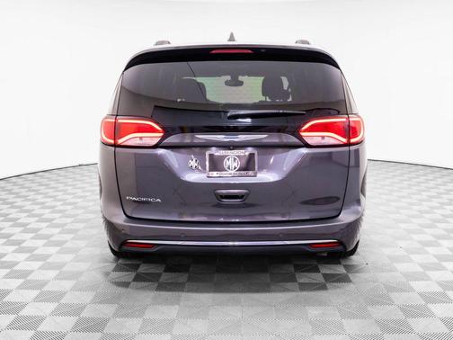Granite Crystal Metallic Clearcoat 2017 Chrysler Pacifica Touring