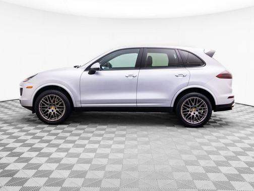 Rhodium Silver Metallic 2018 Porsche Cayenne Platinum Edition
