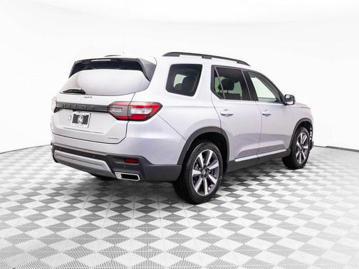 2025 Honda Pilot Touring 8-Passenger