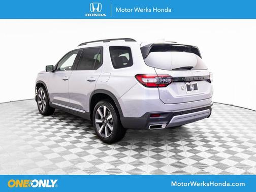 2025 Honda Pilot Touring 8-Passenger