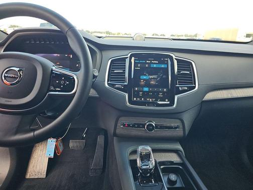 2024 Volvo XC90 Recharge Plug-In Hybrid T8 Ultimate Bright Theme 7-Seater