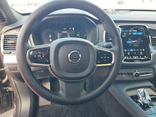 2024 Volvo XC90 Recharge Plug-In Hybrid T8 Ultimate Bright Theme 7-Seater