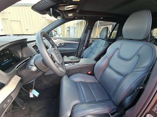 2024 Volvo XC90 Recharge Plug-In Hybrid T8 Ultimate Bright Theme 7-Seater