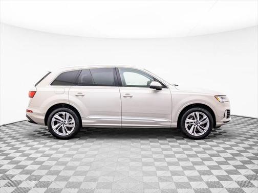 2024 Audi Q7 55 Premium Plus