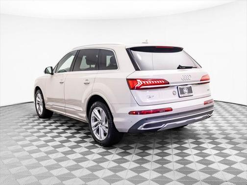 2024 Audi Q7 55 Premium Plus