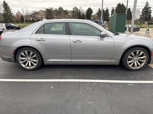 2017 Chrysler 300 Limited