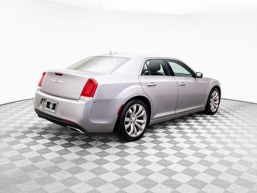 2017 Chrysler 300 Limited