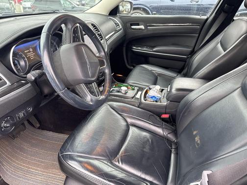 2017 Chrysler 300 Limited