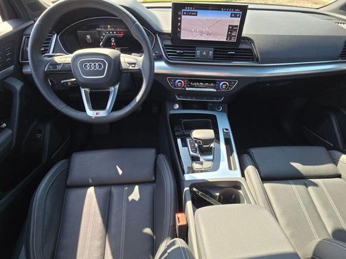 Mythos Black Metallic 2025 Audi Q5 45 S line Premium Plus