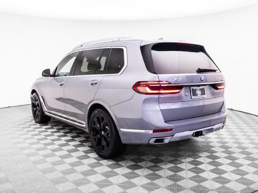 Skyscraper Gray Metallic 2024 BMW X7 xDrive40i