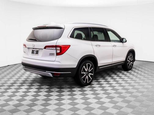 2022 Honda Pilot Touring 8-Passenger