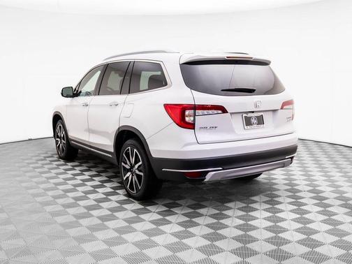 2022 Honda Pilot Touring 8-Passenger