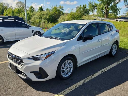 Crystal White Pearl 2025 Subaru Impreza