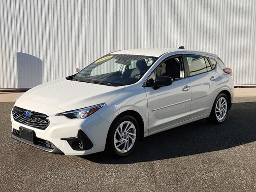 Crystal White Pearl 2025 Subaru Impreza
