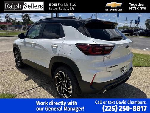 Iridescent Pearl Tricoat 2026 Chevrolet Trailblazer RS