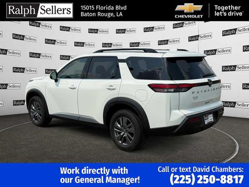 2025 Nissan Pathfinder SV