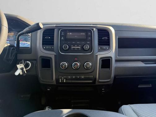 Bright White Clearcoat 2018 RAM 2500 Tradesman Crew Cab 4x4 6'4' Box