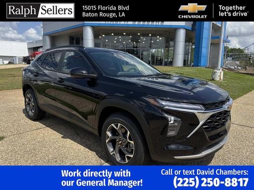 Mosaic Black Metallic 2026 Chevrolet Trax LT