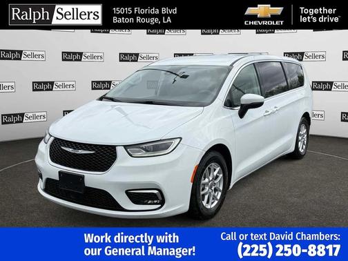 Bright White Clearcoat 2023 Chrysler Pacifica Touring L