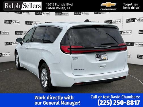 Bright White Clearcoat 2023 Chrysler Pacifica Touring L