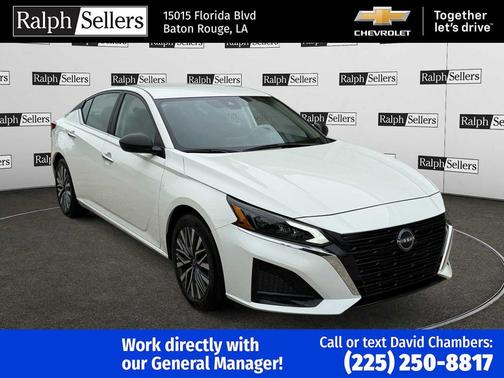White 2025 Nissan Altima SV FWD