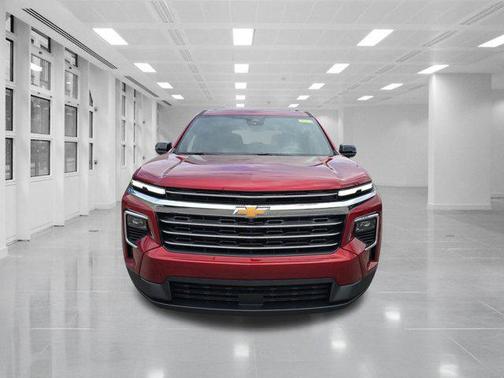 Radiant Red Tintcoat 2026 Chevrolet Traverse LT
