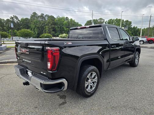 Onyx Black 2022 GMC Sierra 1500 SLE