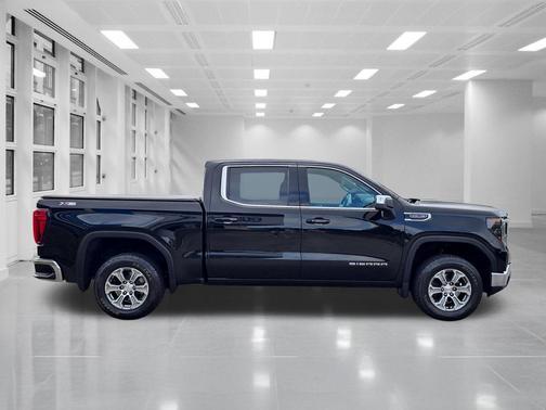 Onyx Black 2022 GMC Sierra 1500 SLE