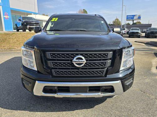 2021 Nissan Titan SV