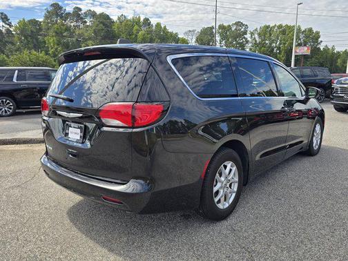 2022 Chrysler Voyager LX