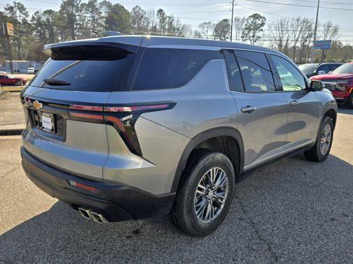 2024 Chevrolet Traverse LS