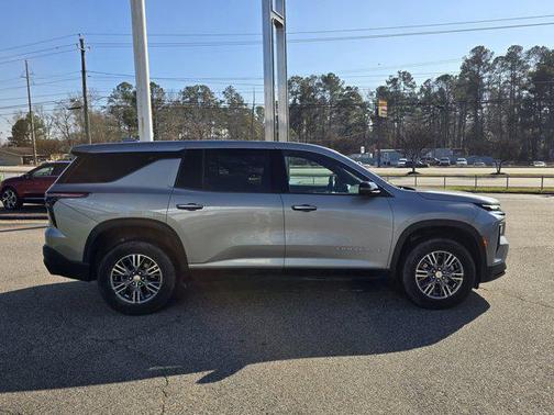 2024 Chevrolet Traverse LS