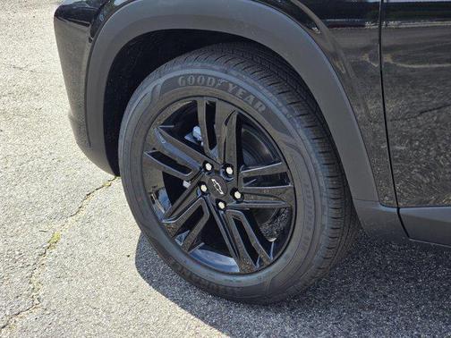 Mosaic Black Metallic 2026 Chevrolet Trax FWD ACTIV