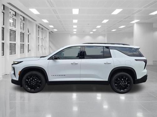 Summit White 2026 Chevrolet Traverse LT